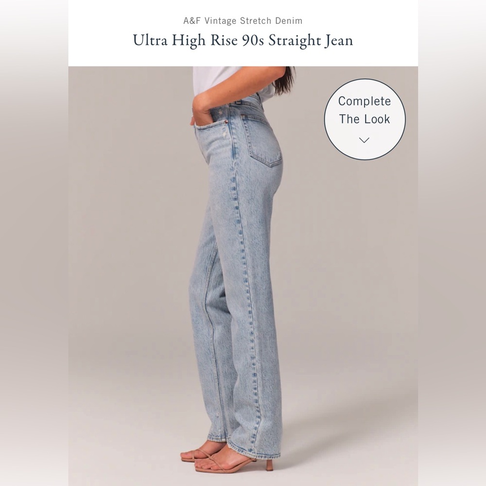 Abercrombie Ultra High Rise 90s Jean in Light Wash